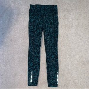 Lululemon Fast and Free Leggings Black Green Floral 7/8 Length Size 4 Small
